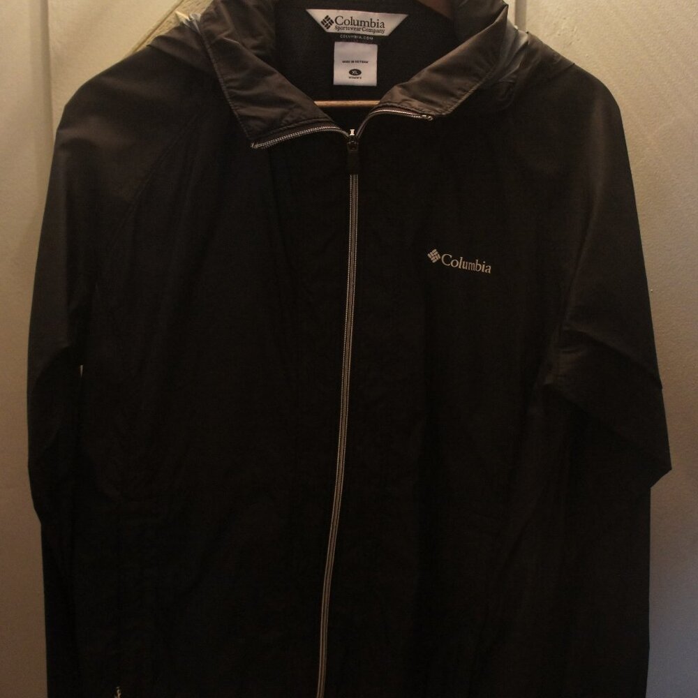Men's Columbia Hooded zip up sports/rain jacket XL